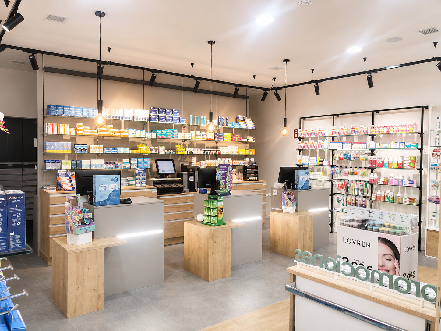 Interior de Farmacia La Cruz de la Peseta en Carabanchel, Madrid
